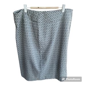 Soft by Avenue skirt Size 14/ 16 NWOT
